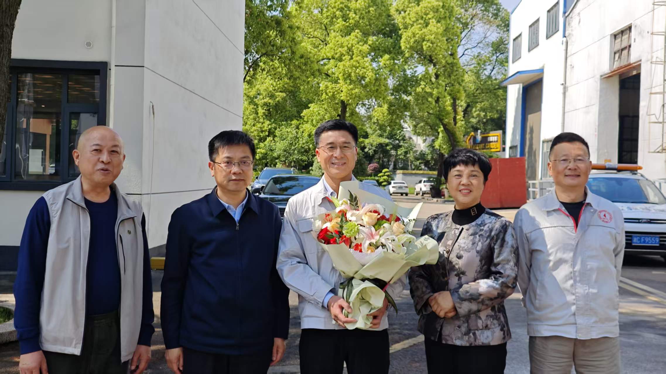 雨湖区区委书记陈小平一行走访买球入口官网（中国）登录入口公司